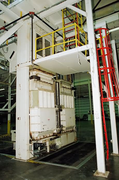 LUMMUS Lift Box Baler, 380 ton, double box down packing. LUMMUS Lift Box Baler, 380 ton, double box down packing.